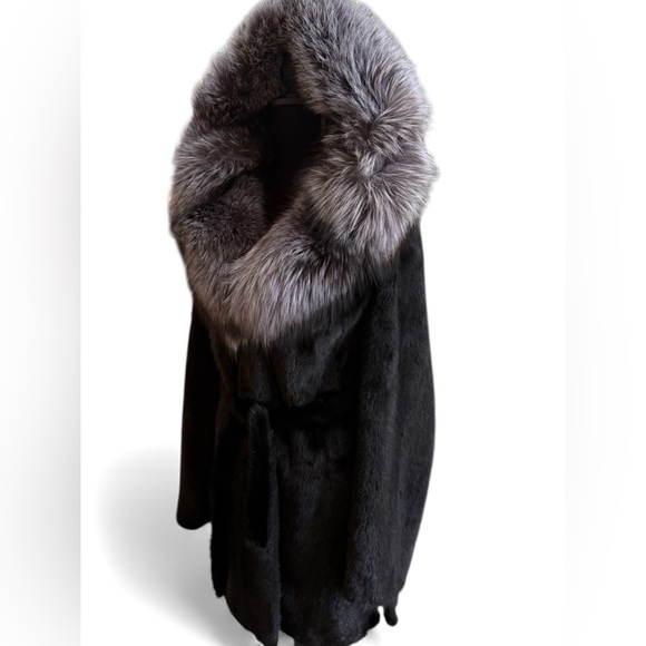 Mink Fur Coat with Silver Fox Hood – Black – Excellent Condition - Picture 2 of 16